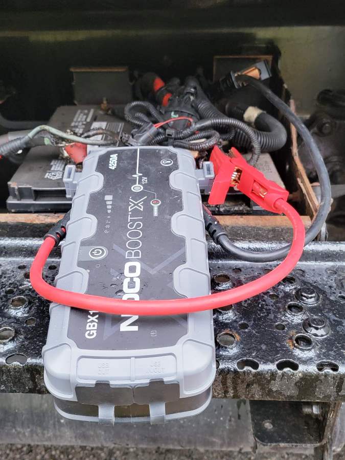 Mobile Battery Man Roadside Assistance Image